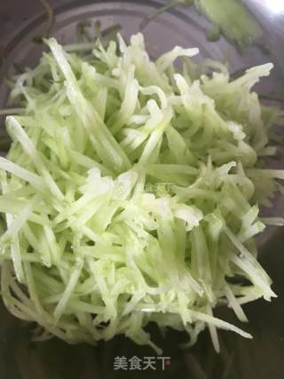 黄瓜拌绿豆凉皮的做法步骤：4