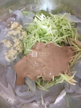 黄瓜拌绿豆凉皮的做法步骤：8