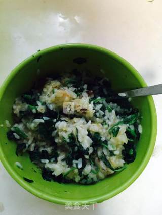 野菜蛋炒糯米红枣饭的做法步骤：2