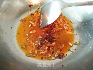【辣酱爆鱿鱼】的做法步骤：7