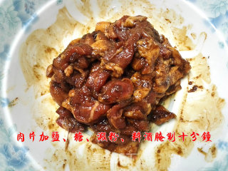 葱爆肉拌面的做法步骤：1