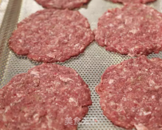 芝士牛肉汉堡的做法步骤：2