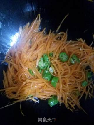 清炒胡萝卜的做法步骤：2