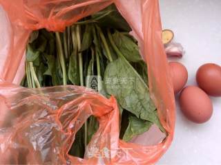 菠菜炒鸡蛋的做法步骤：1