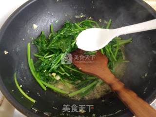 菠菜炒鸡蛋的做法步骤：8