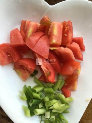 西红柿炒鸡蛋凉拌面的做法步骤：2