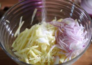 香煎土豆饼 土豆丝饼 营养早餐 炸薯饼的做法步骤：4