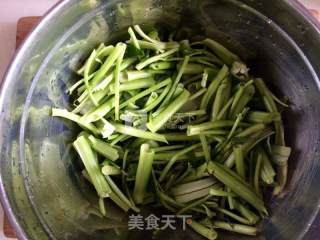 蒜蓉椒香空心菜的做法步骤：2