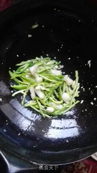 青椒肉末炒豆腐干的做法步骤：7