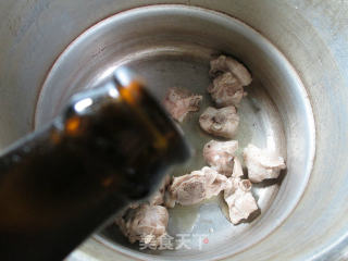 小白菜排骨粉丝汤的做法步骤：2