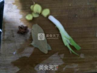 土豆炖鸡块的做法步骤：2