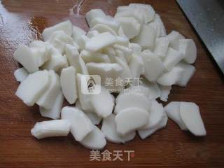 青菜腊鸡腿年糕汤的做法步骤：2