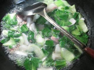 青菜腊鸡腿年糕汤的做法步骤：5