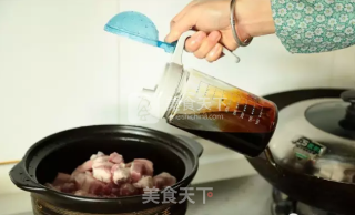 鲜香板栗红烧肉的做法步骤：3