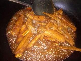 麻辣酱香鸭翅的做法步骤：3