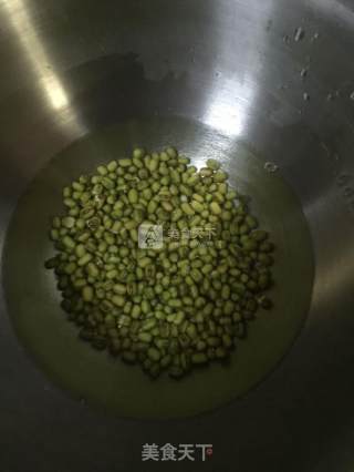 冰糖绿豆汤的做法步骤：1