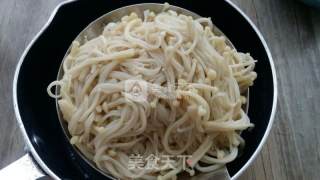 简单出彩---炝拌金针菇的做法步骤：4