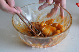 宵夜必点之香辣烤鱿鱼的做法步骤：3