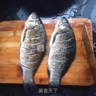 麻辣口水烤鱼的做法步骤：1