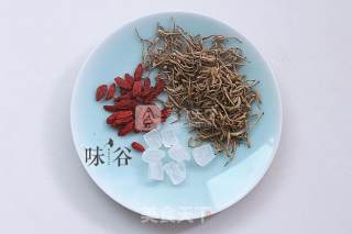 金银花枸杞汤的做法步骤：1
