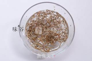 金银花枸杞汤的做法步骤：2