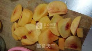 黄桃罐头的做法步骤：3