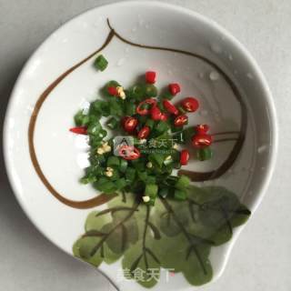 小葱拌豆腐的做法步骤：2