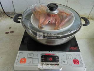 腊鸡腿洋葱焖饭的做法步骤：2