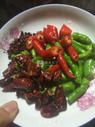 干锅排骨虾的做法步骤：4