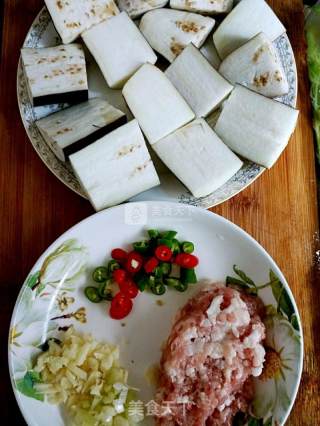 酱香肉末蒸茄子的做法步骤：1