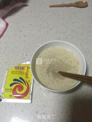 韭黄香菇肉包的做法步骤：1