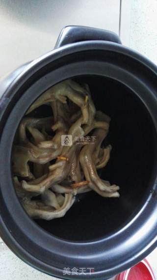 陈皮焖鸭掌的做法步骤：1