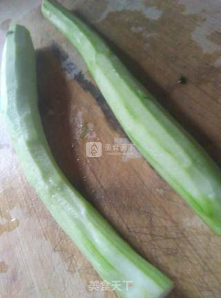 丝瓜粉丝豆腐汤的做法步骤：2