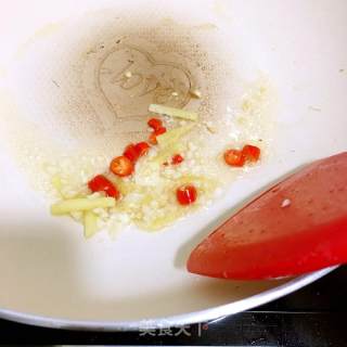 木耳香菇焖鸡杂的做法步骤：4