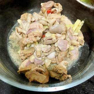 木耳香菇焖鸡杂的做法步骤：6