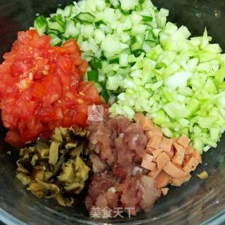 香菇猪肉蛋卷的做法步骤：1