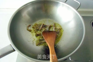 咸肉卷心菜炒粉丝的做法步骤：4