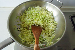咸肉卷心菜炒粉丝的做法步骤：6