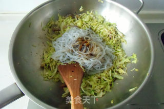 咸肉卷心菜炒粉丝的做法步骤：7