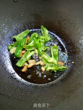 家常腐竹肉片的做法步骤：1