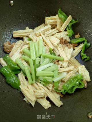 家常腐竹肉片的做法步骤：3