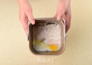 花朵豆沙面包的做法步骤：1