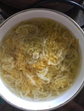 酸菜炒粉的做法步骤：1
