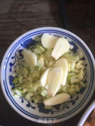 洋葱炒羊肉的做法步骤：3