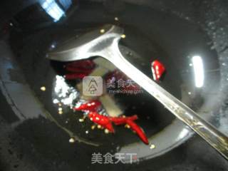 韭菜花炒蛏子的做法步骤：2