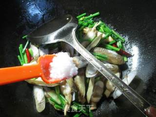 韭菜花炒蛏子的做法步骤：7
