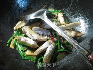 韭菜花炒蛏子的做法步骤：8
