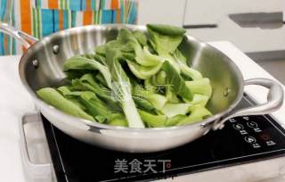 健康烹饪、创意厨房--无水炒青菜的做法步骤：3
