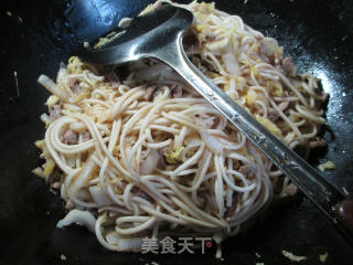 里脊肉白菜炒面的做法步骤：6