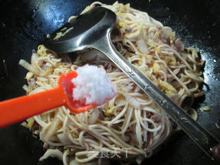 里脊肉白菜炒面的做法步骤：7